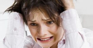 Het optreden van pijn bij een vrouw als gevolg van stress
