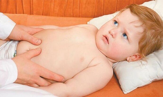 Het kind maakt zich zorgen over pijn in het heupgewricht veroorzaakt door epifysiolyse